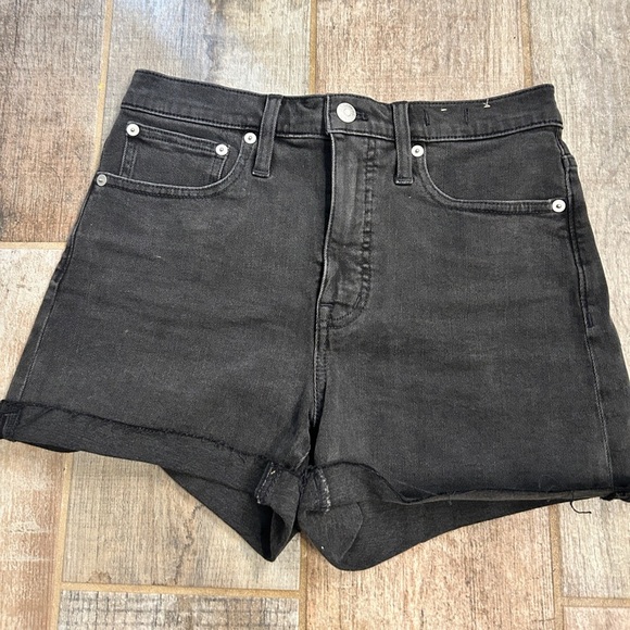 Madewell Women's High Rise Black Washed Denim Short   Sz: 25 - Picture 2 of 6